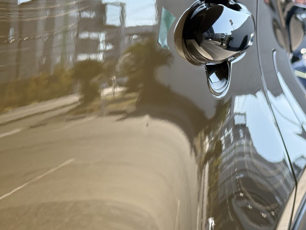 カローラクロスのリヤドアのヘコミをデントリペア