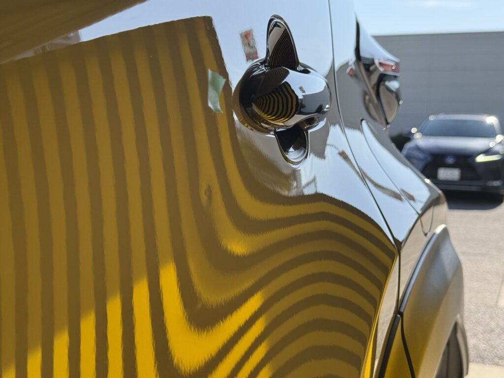 カローラクロスのリヤドアのヘコミをデントリペア