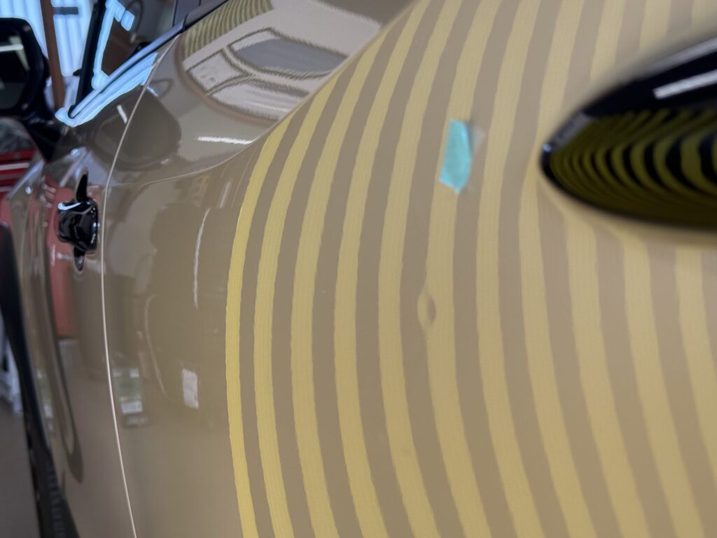 カローラクロスのリヤドアのヘコミをデントリペア