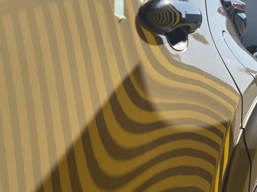 カローラクロスのリヤドアのヘコミをデントリペア