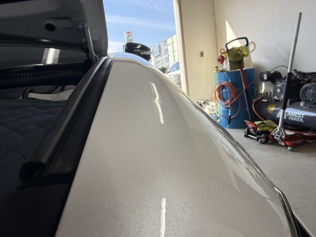 クラウンスポーツのフロントフェンダーのヘコミをデントリペア