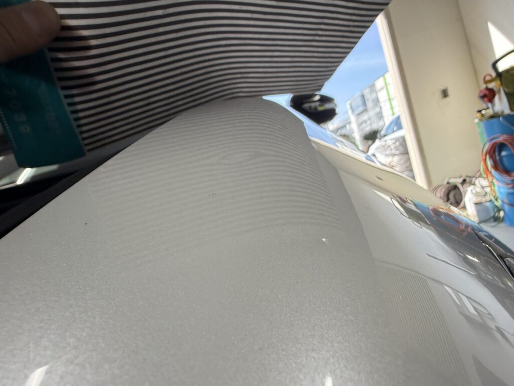 クラウンスポーツのフロントフェンダーのヘコミをデントリペア