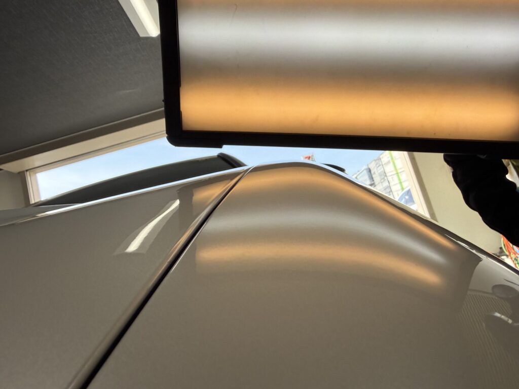 クラウンスポーツのフロントフェンダーのヘコミをデントリペア