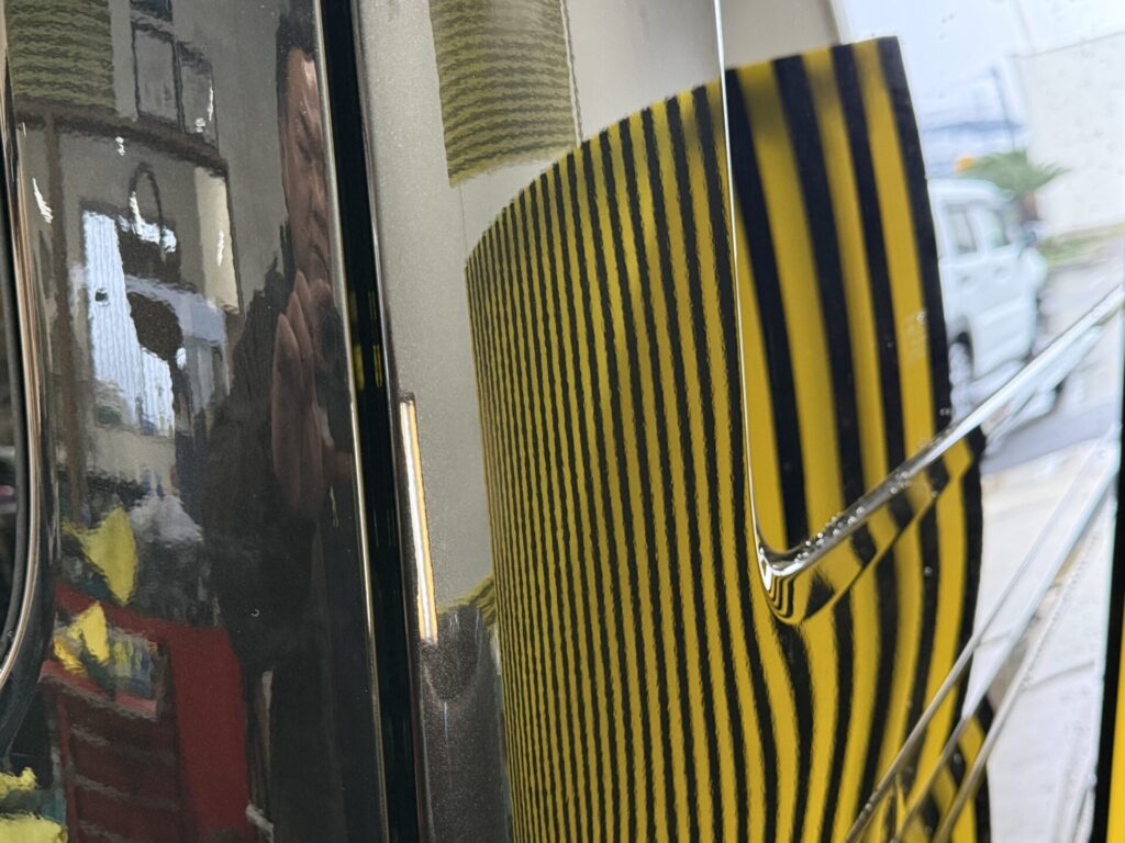 ハイエースのDピラーのヘコミをデントリペア