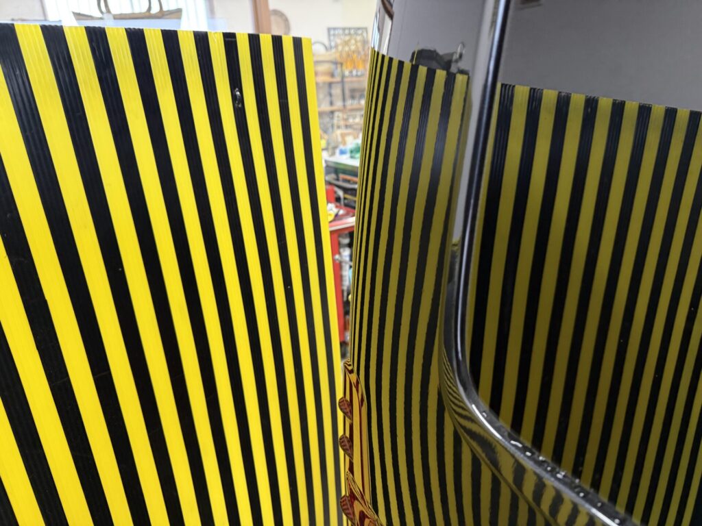 ハイエースのDピラーのヘコミをデントリペア