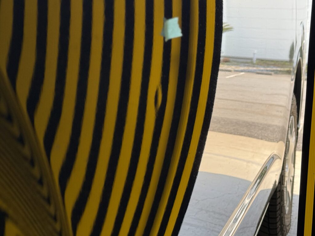 ハイエースのクオーターパネルのヘコミをデントリペア