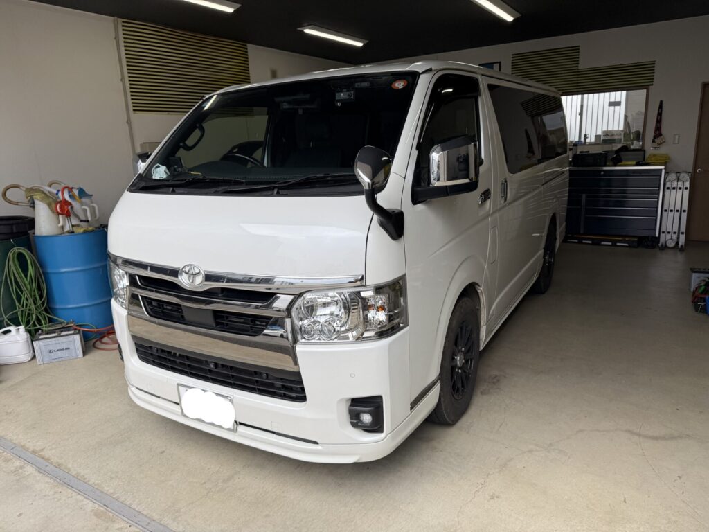 ハイエースのルーフサイドのヘコミをデントリペア