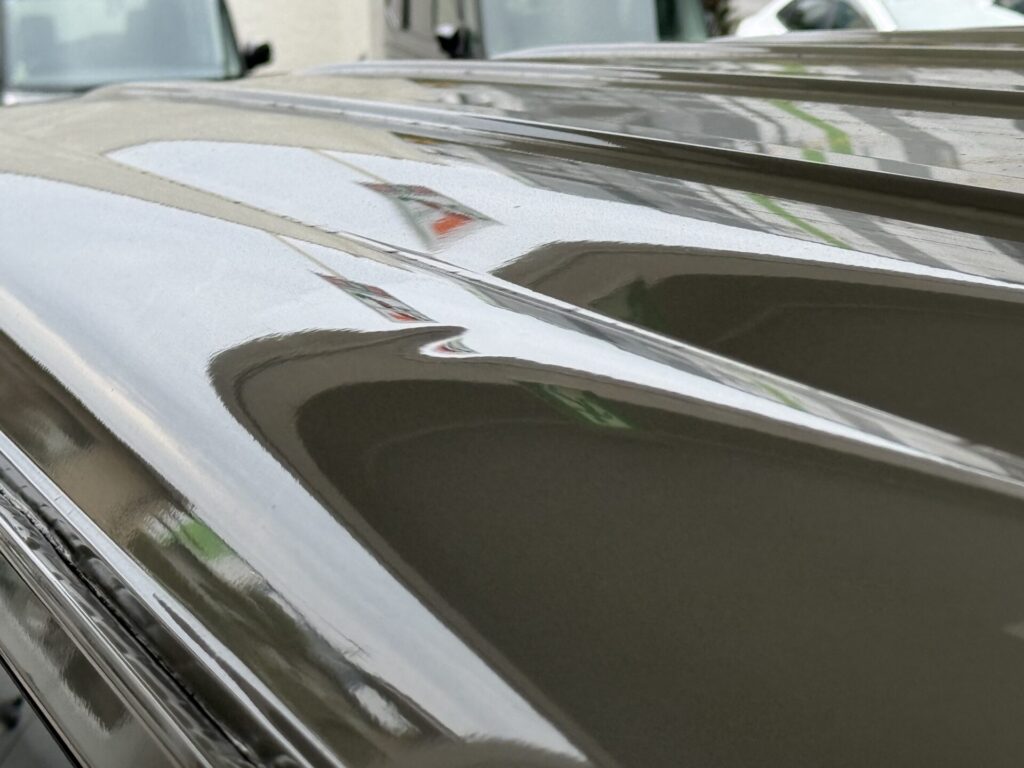 ハイエースのルーフサイドのヘコミをデントリペア