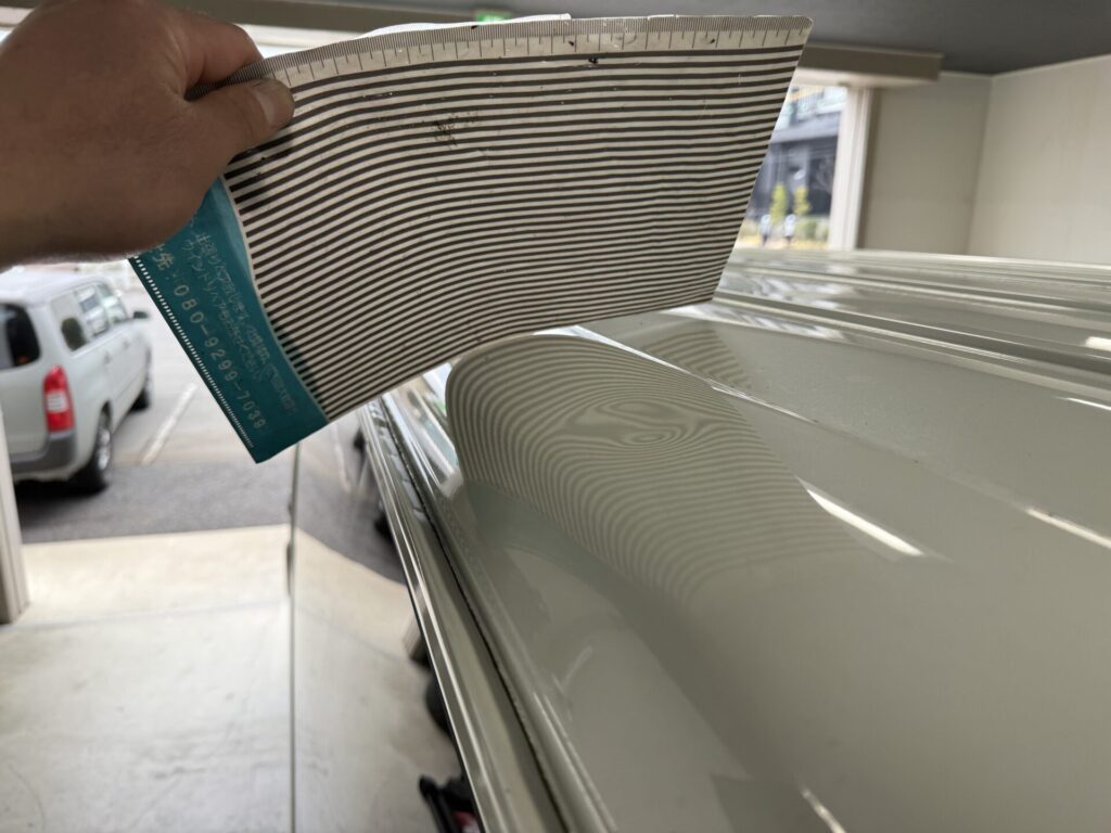 ハイエースのルーフサイドのヘコミをデントリペア