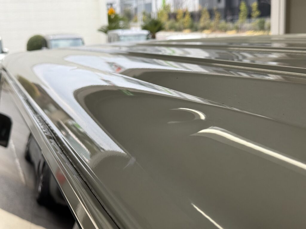 ハイエースのルーフサイドのヘコミをデントリペア