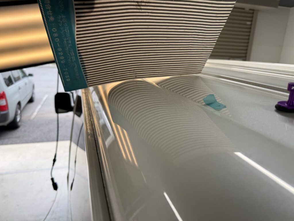 ハイエースのルーフサイドのヘコミをデントリペア