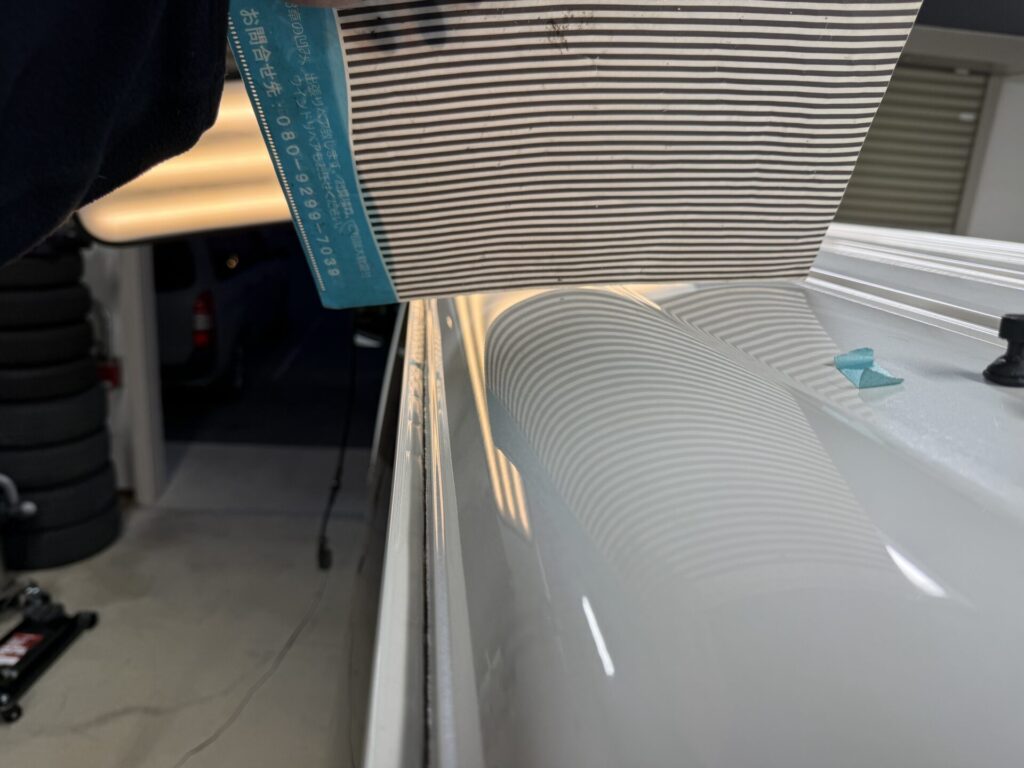 ハイエースのルーフサイドのヘコミをデントリペア