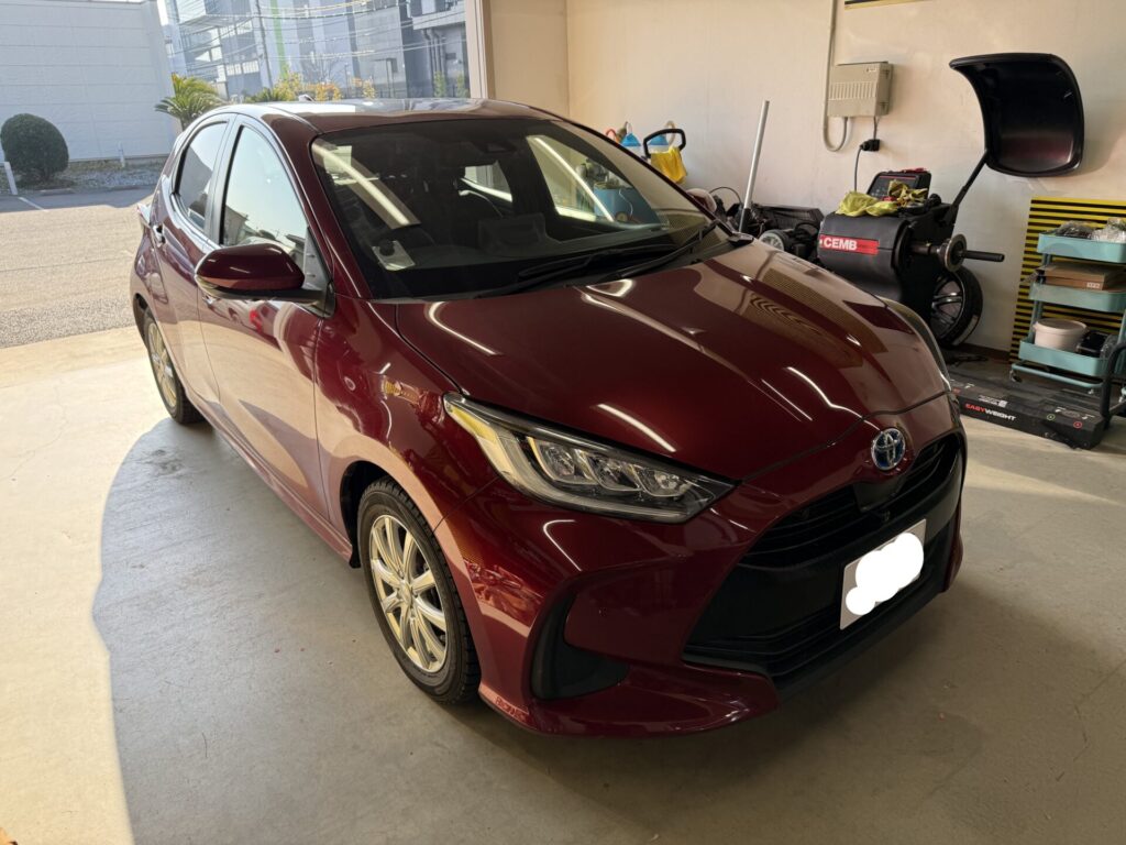 ヤリスのフロントガラスのヒビをウインドリペア