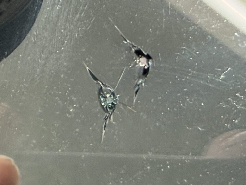 ヤリスのフロントガラスのヒビをウインドリペア