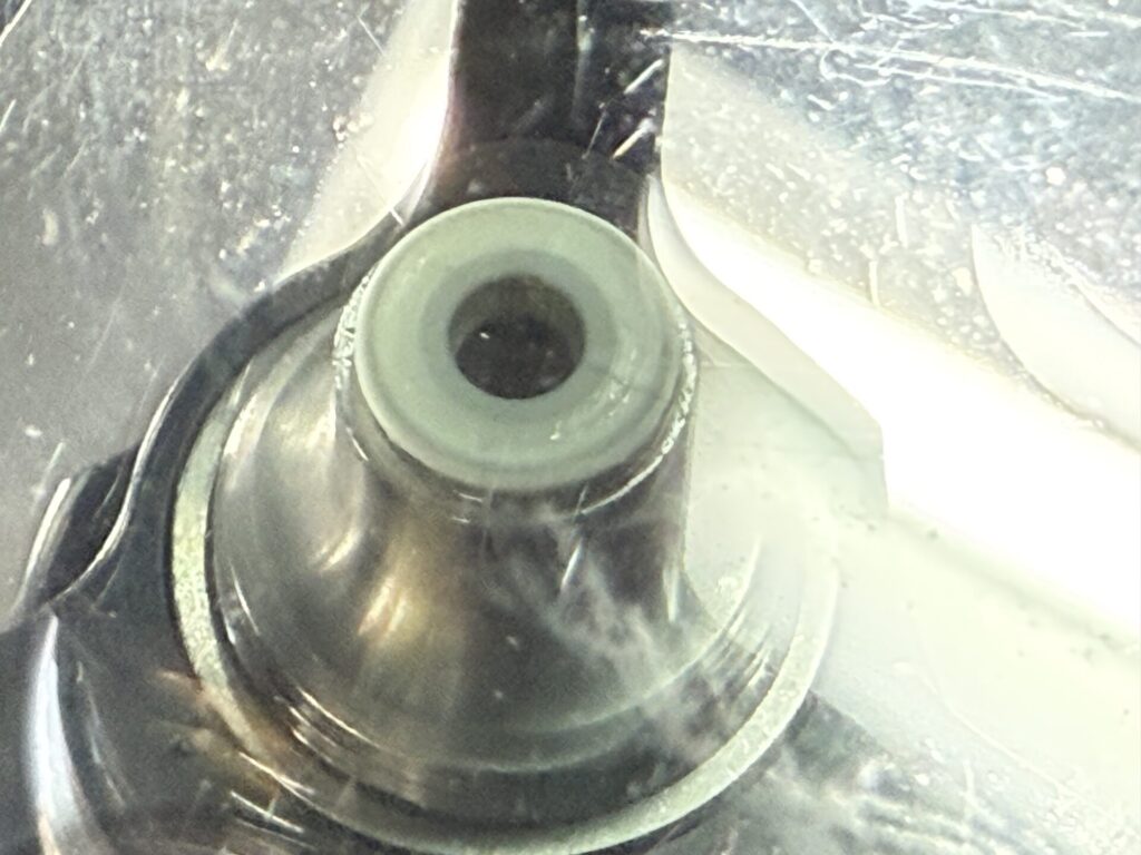 ヤリスのフロントガラスのヒビをウインドリペア