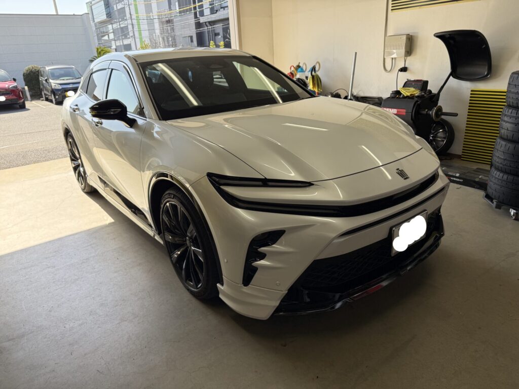 クラウンスポーツのボンネットのヘコミをデントリペア