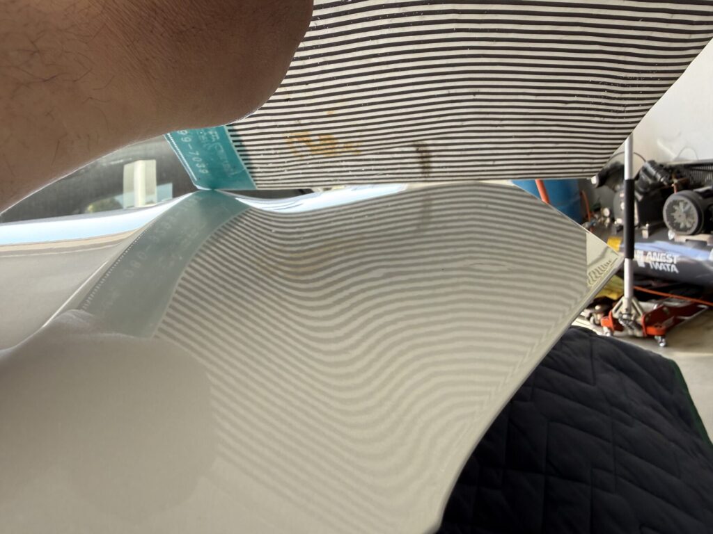 クラウンスポーツのボンネットのヘコミをデントリペア