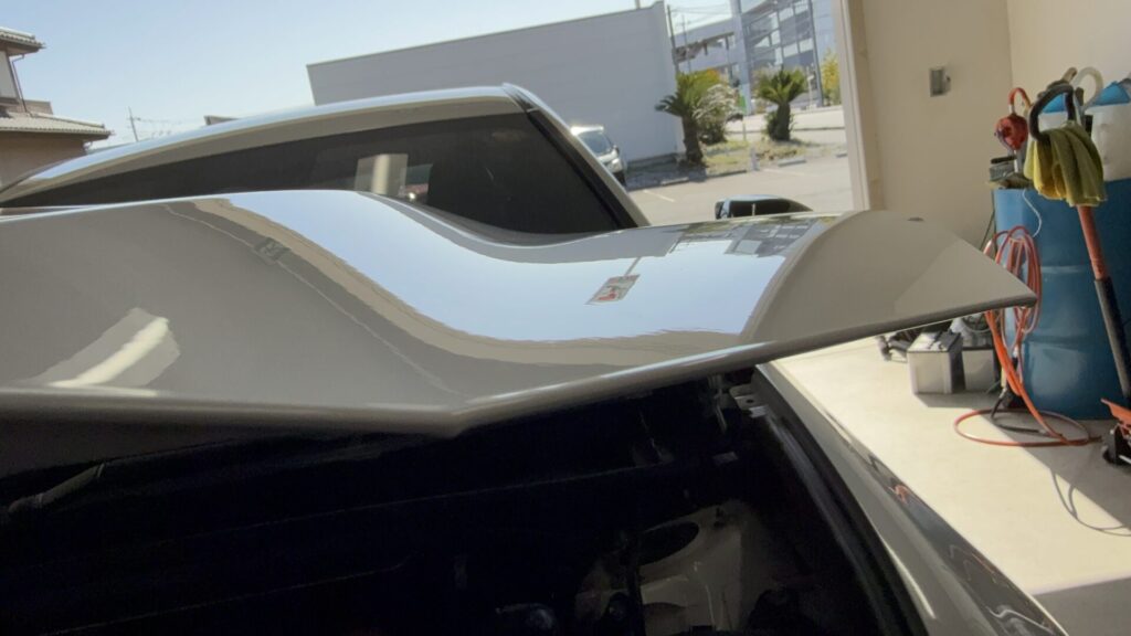 クラウンスポーツのボンネットのヘコミをデントリペア