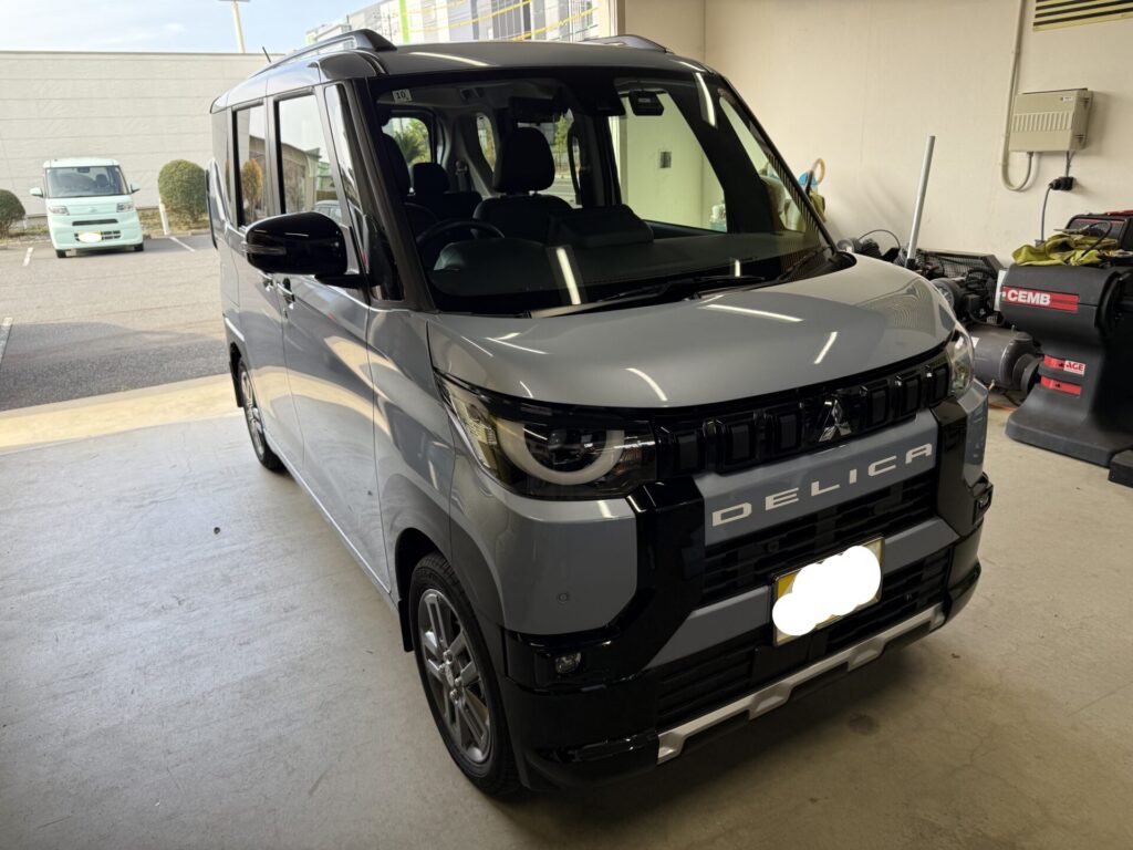 デリカミニのボンネットのヘコミをデントリペア