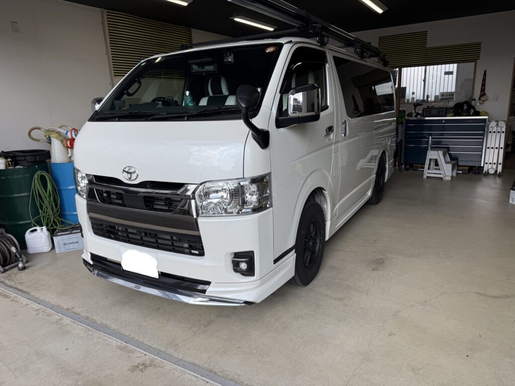 ハイエースのクオータのヘコミをデントリペア