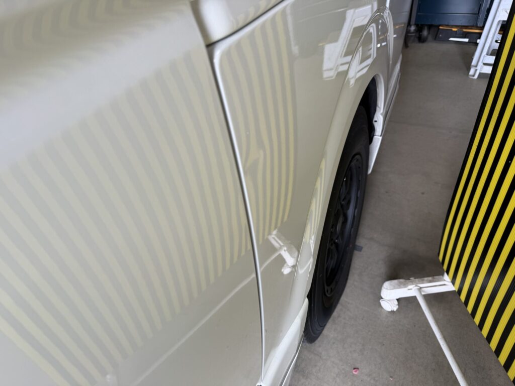 ハイエースのクオータのヘコミをデントリペア