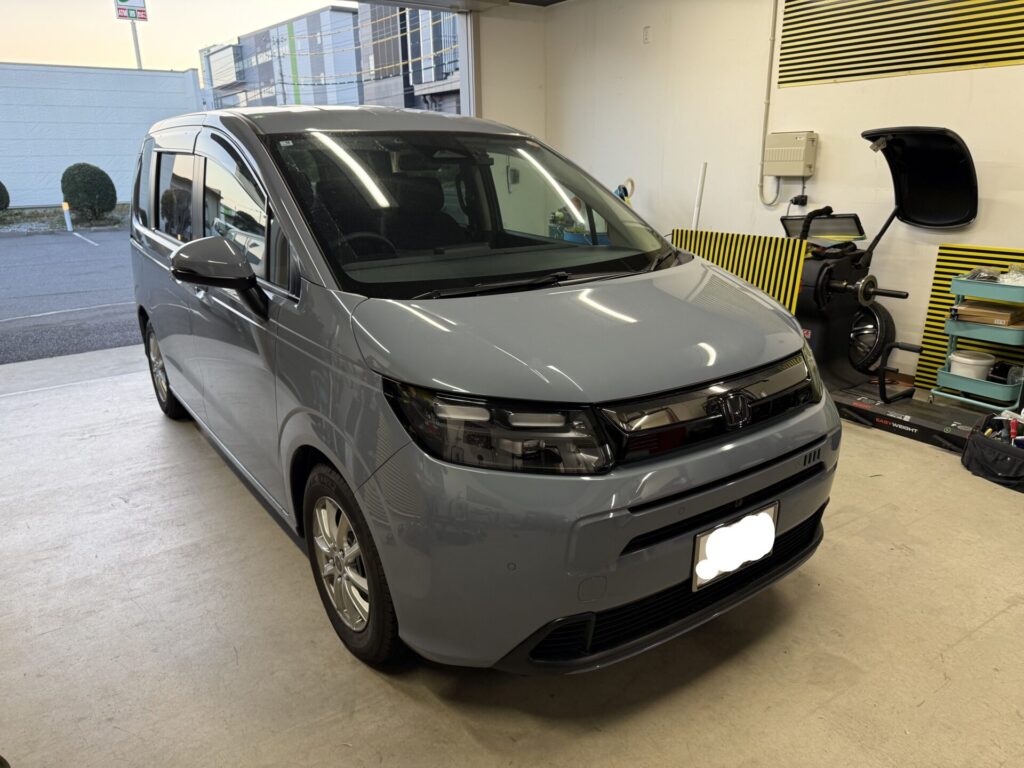 フリードの助手席ドアのヘコミをデントリペア