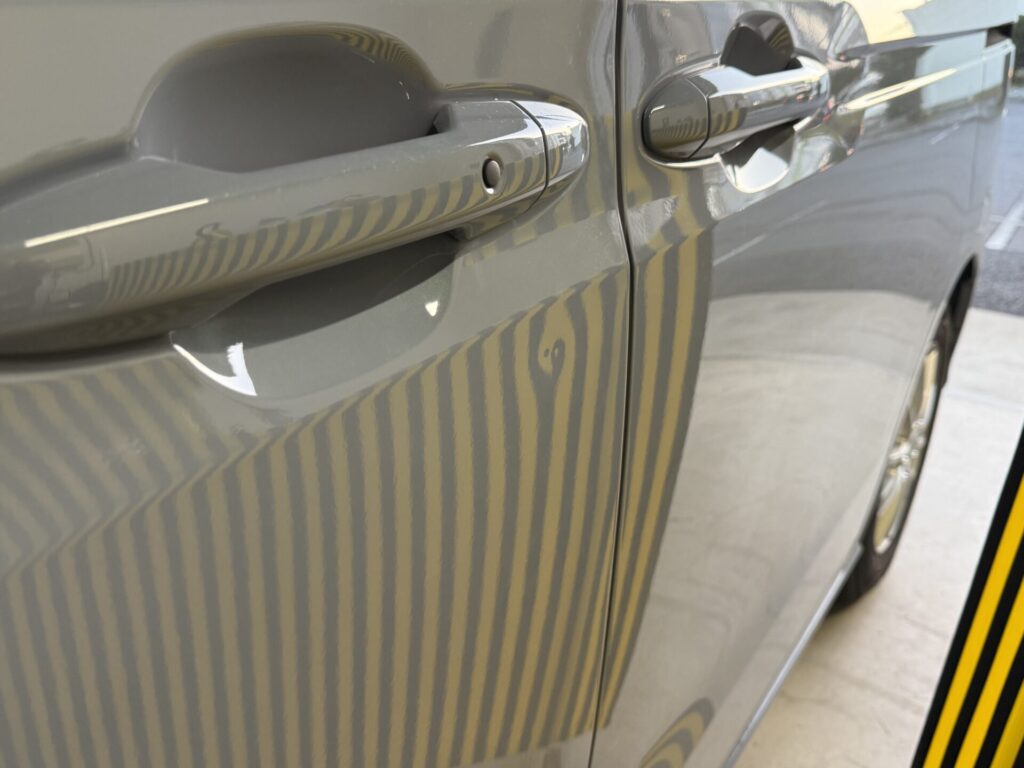 フリードの助手席ドアのヘコミをデントリペア