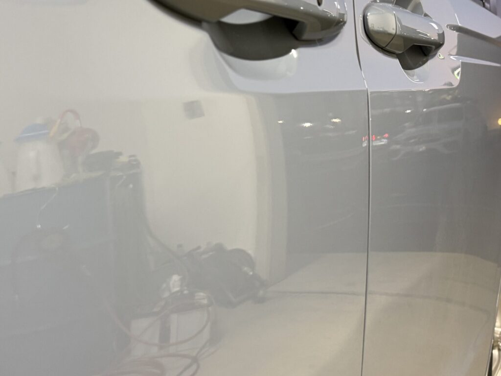 フリードの助手席ドアのヘコミをデントリペア