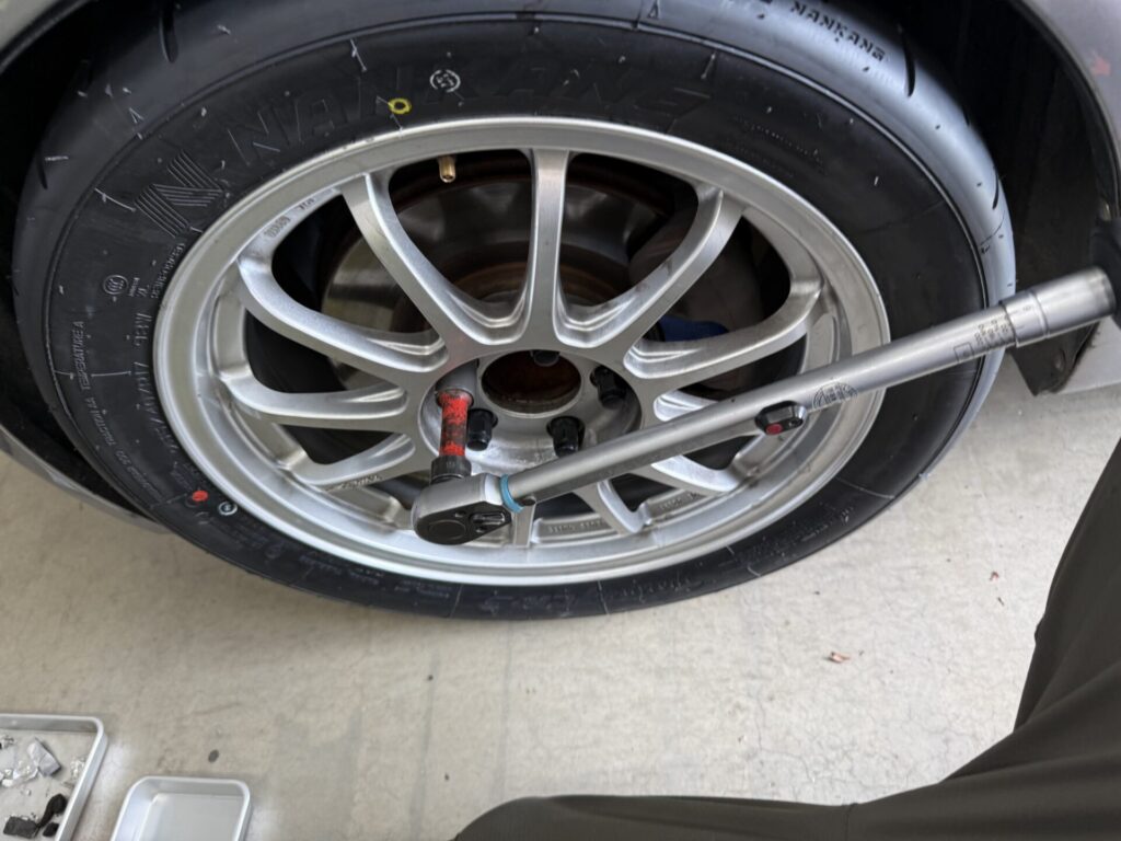 ホンダS2000の持込タイヤ交換255/40ZR17