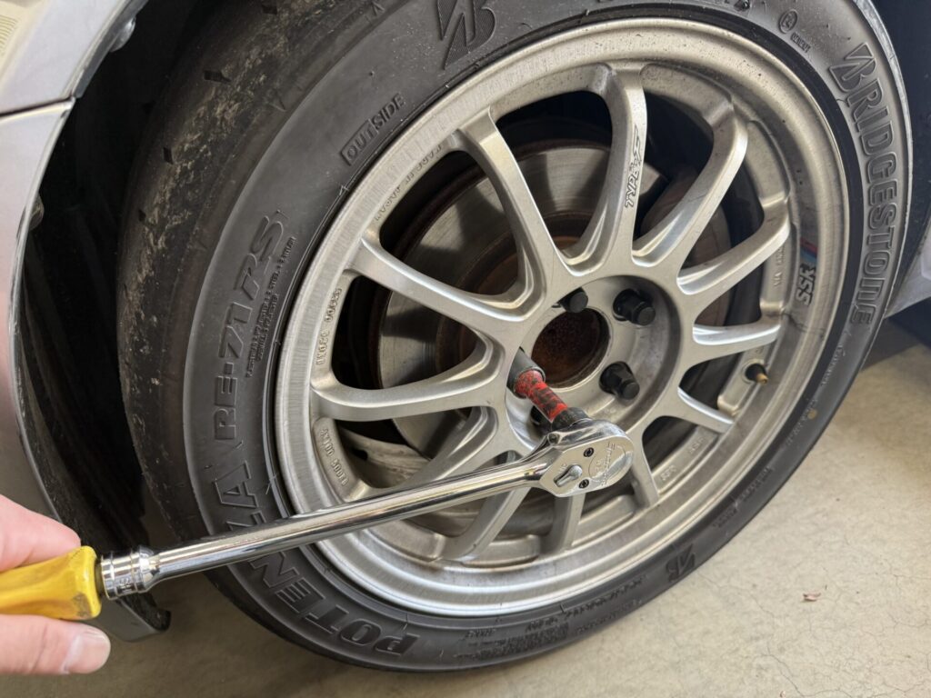 ホンダS2000の持込タイヤ交換255/40ZR17