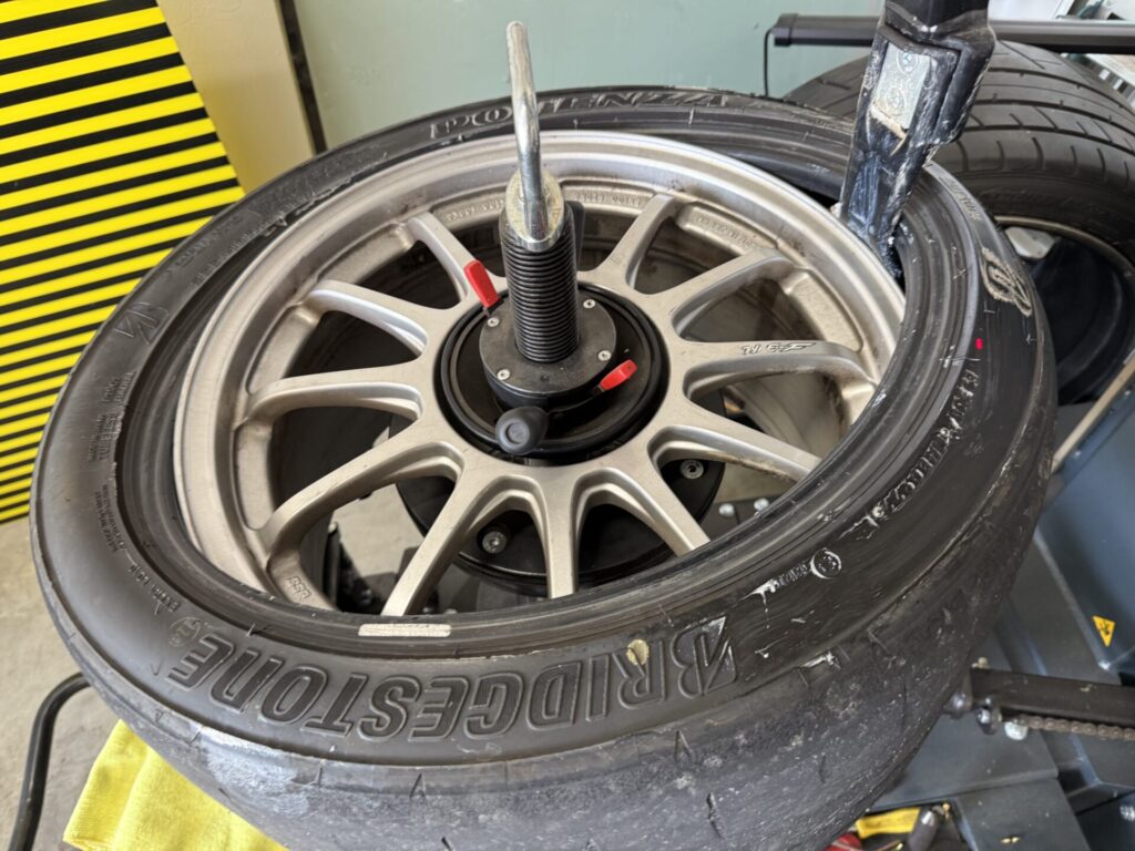 ホンダS2000の持込タイヤ交換255/40ZR17