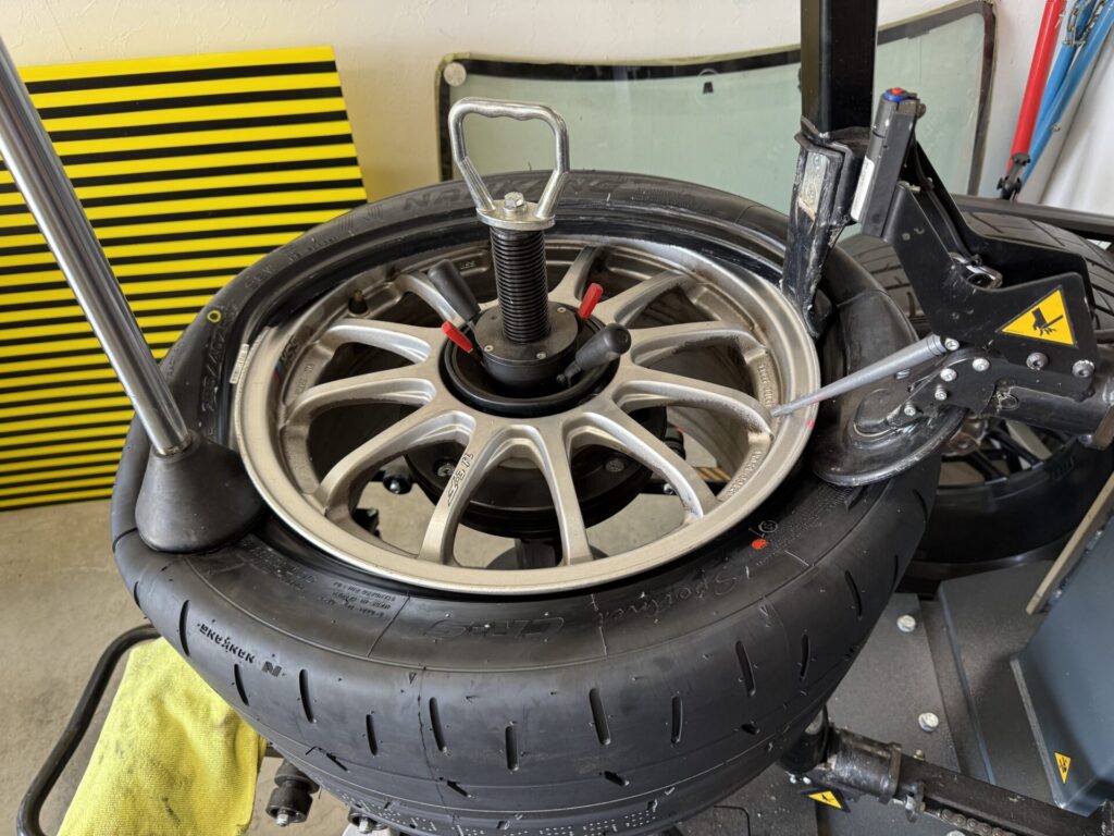 ホンダS2000の持込タイヤ交換255/40ZR17