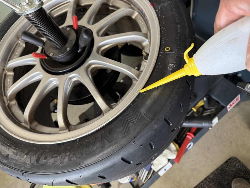 ホンダS2000の持込タイヤ交換255/40ZR17