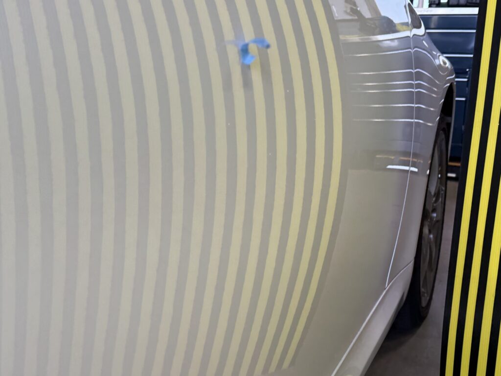レクサスIS運転席ドアのヘコミをデントリペア