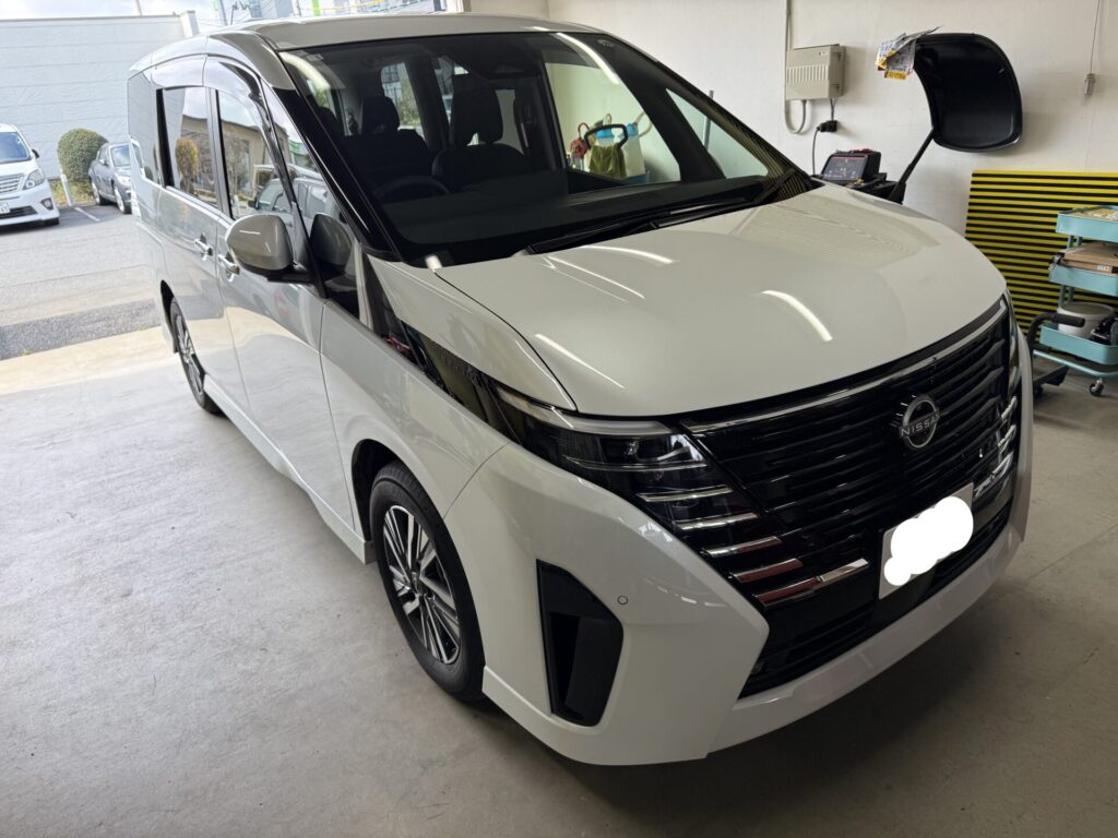 日産セレナの運転席ドアのヘコミをデントリペア