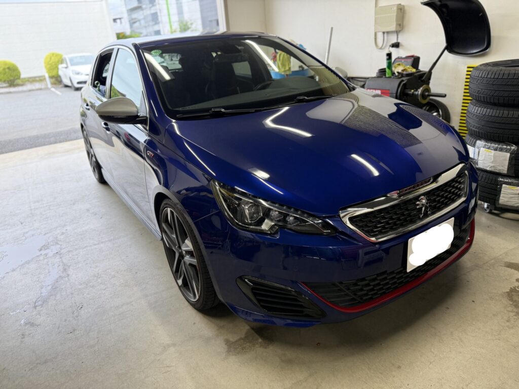 プジョー308運転席ドアのヘコミをデントリペア