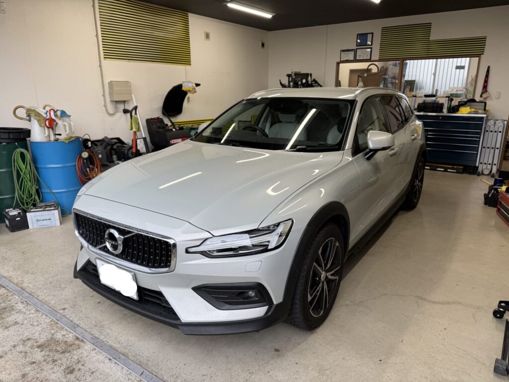 ボルボV60クオーターパネルのヘコミをデントリペア