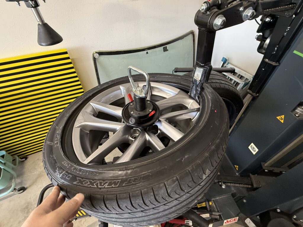 レクサスRC持込タイヤ交換と純正TPMS交換