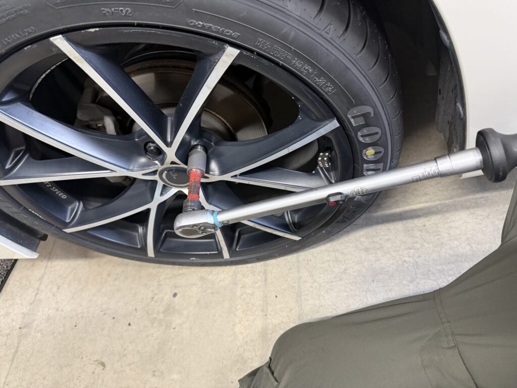 30アルファードの持込タイヤ交換245/40ZR20