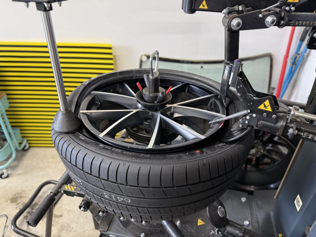 30アルファードの持込タイヤ交換245/40ZR20