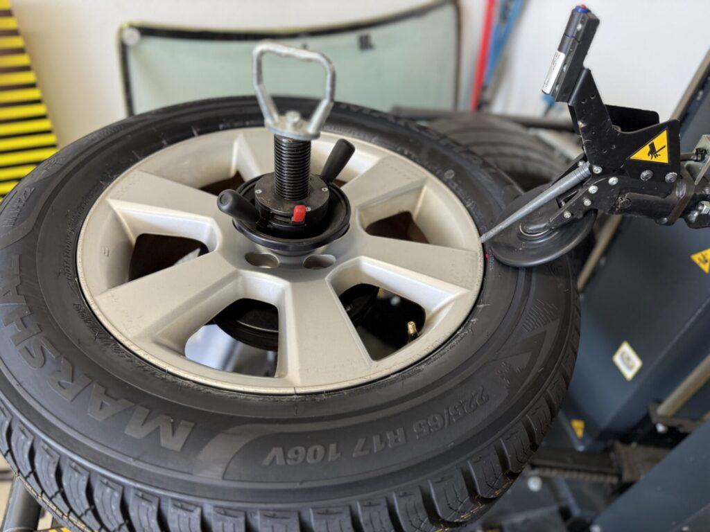 トヨタハリアーの持込タイヤ交換