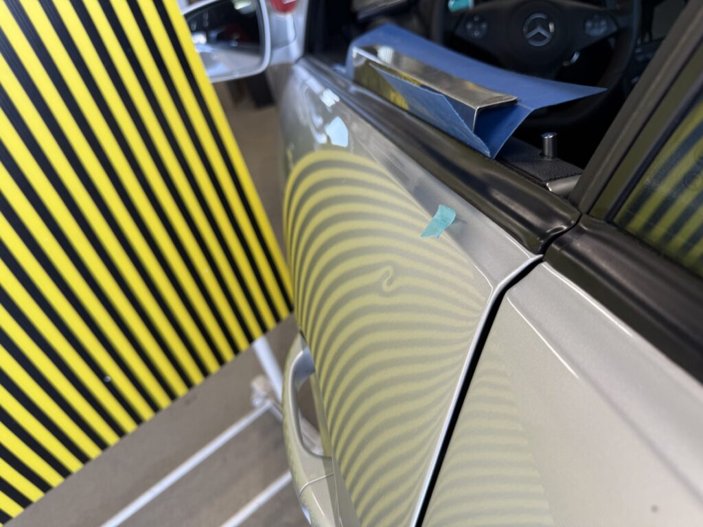 メルセデスベンツSLK55の運転席ドアのヘコミをデントリペア