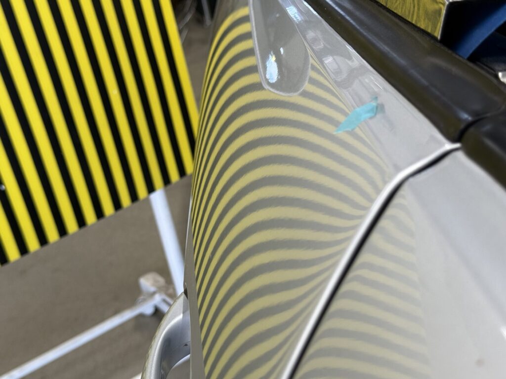 メルセデスベンツSLK55の運転席ドアのヘコミをデントリペア