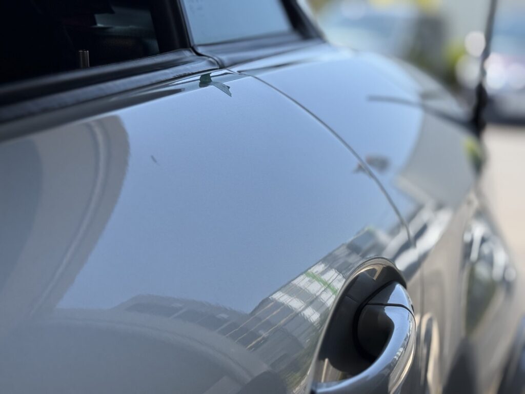 メルセデスベンツSLK55の運転席ドアのヘコミをデントリペア