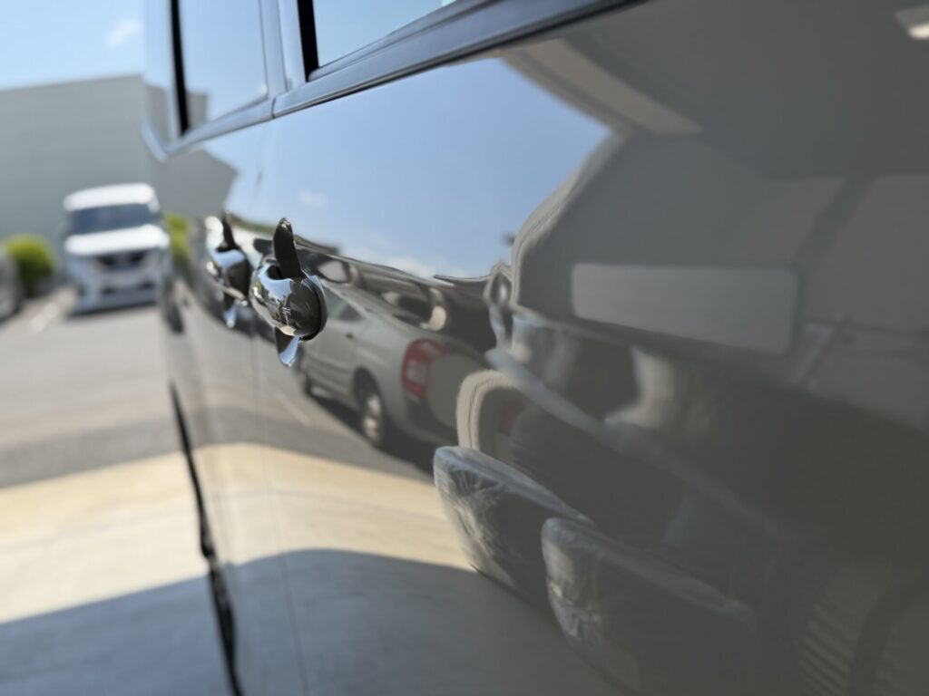ヴォクシー運転席ドアのヘコミをデントリペアで修理