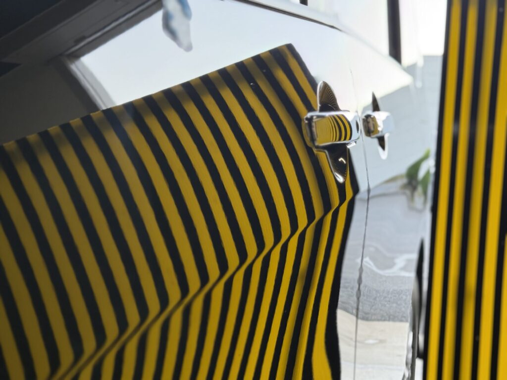 日産セレナの助手席ドアのヘコミをデントリペアで修理