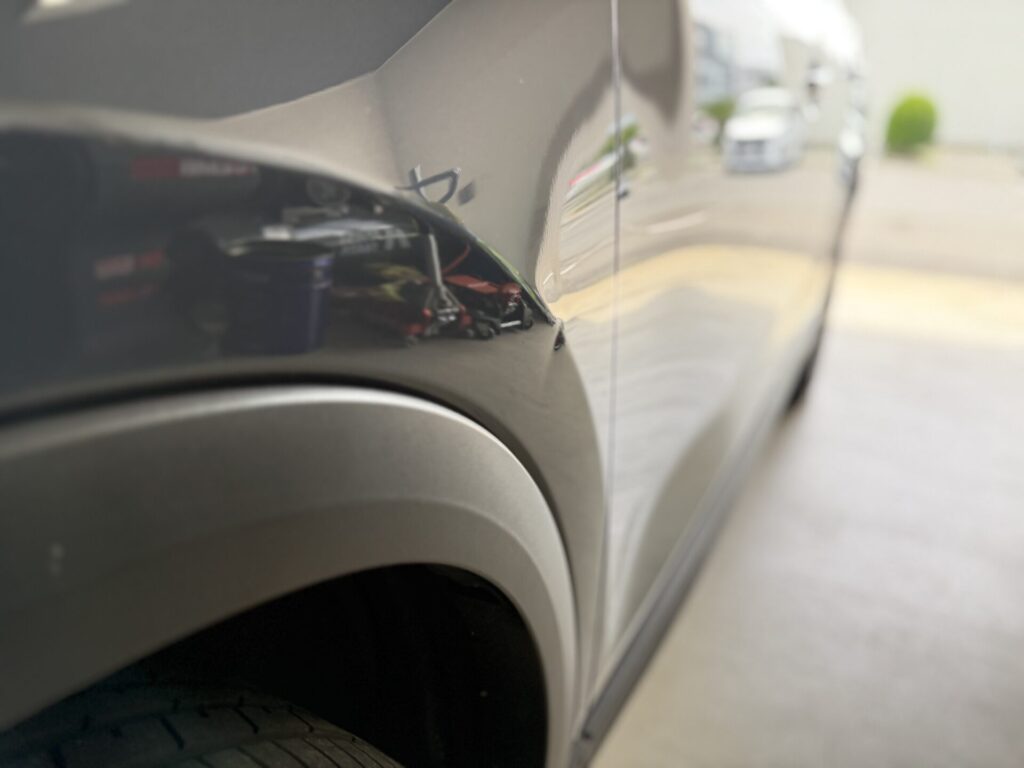 マツダCX5フロントフェンダーのヘコミをデントリペア