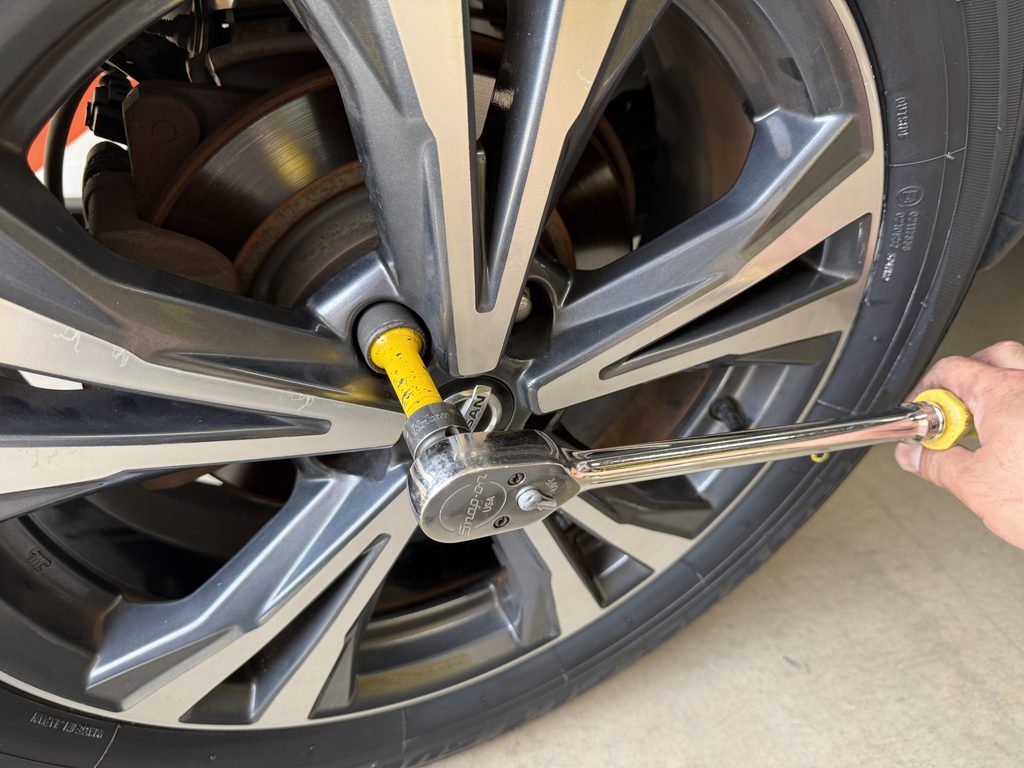 印西市フラミンゴデントリペアの持込タイヤ交換作業のご紹介。日産エクストレイル