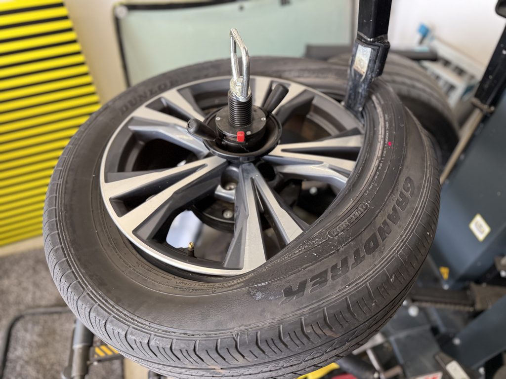 印西市フラミンゴデントリペアの持込タイヤ交換作業のご紹介。日産エクストレイル