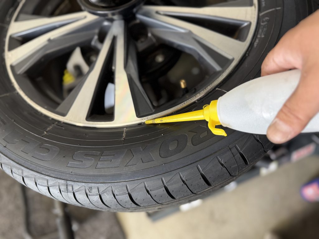 印西市フラミンゴデントリペアの持込タイヤ交換作業のご紹介。日産エクストレイル